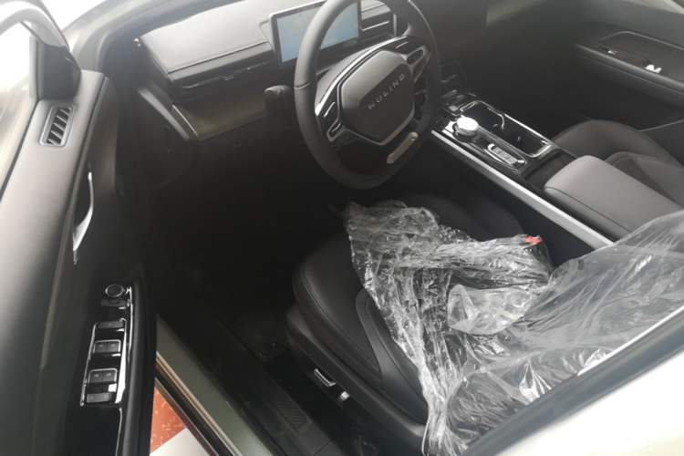 Used Wuling Xingguang 2024 Co-Creation Edition 150 Advanced Model Driver Seat
