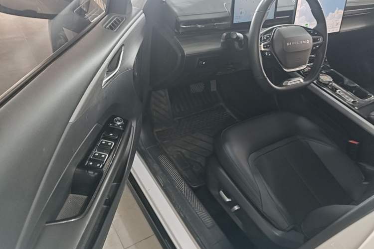 Used Wuling Xingguang 2024 Co-Creation Edition 510 Advanced Model Driver Seat