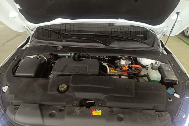 Used Wuling Xingguang 2024 Co-Creation Edition 150 Flagship Model Engine Bay