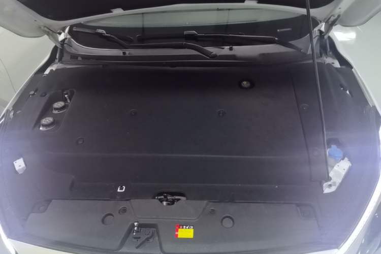 Used Wuling Xingguang 2024 Co-Creation Edition 510 Advanced Model Engine Bay