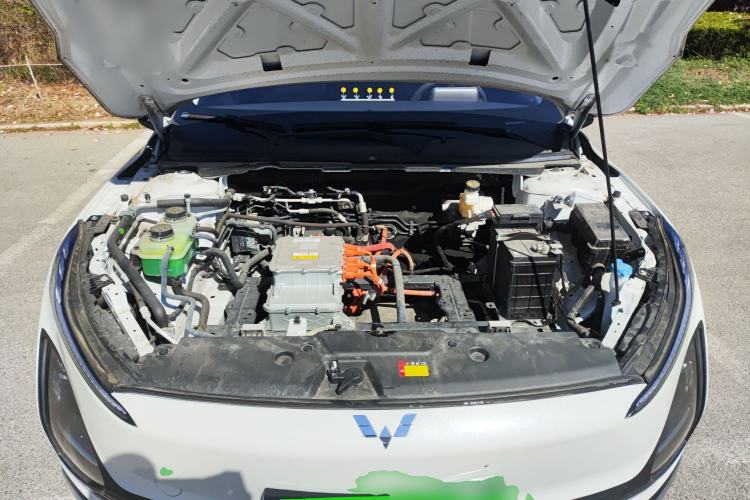 Used Wuling Xingguang 2024 Co-Creation Edition 410 Standard Model Engine Bay
