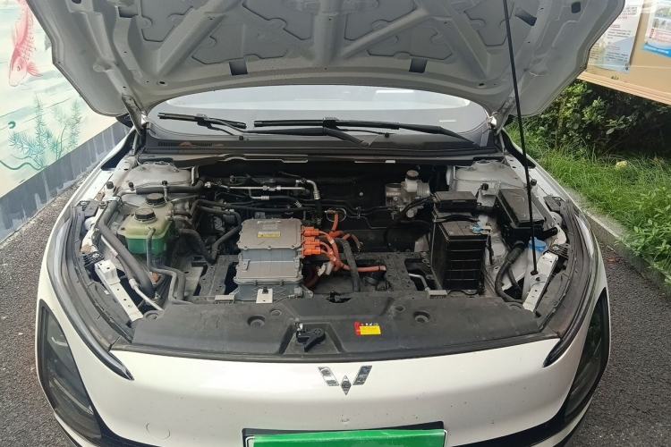Used Wuling Xingguang 2024 Co-Creation Edition 410 Standard Model Engine Bay