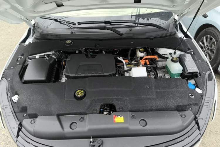 Used Wuling Xingguang 2024 Co-creation Edition 150 Standard Model Engine Bay
