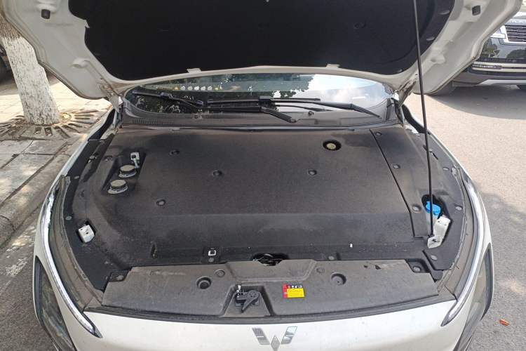 Used Wuling Xingguang 2024 Co-Creation Edition 510 Advanced Model Engine Bay