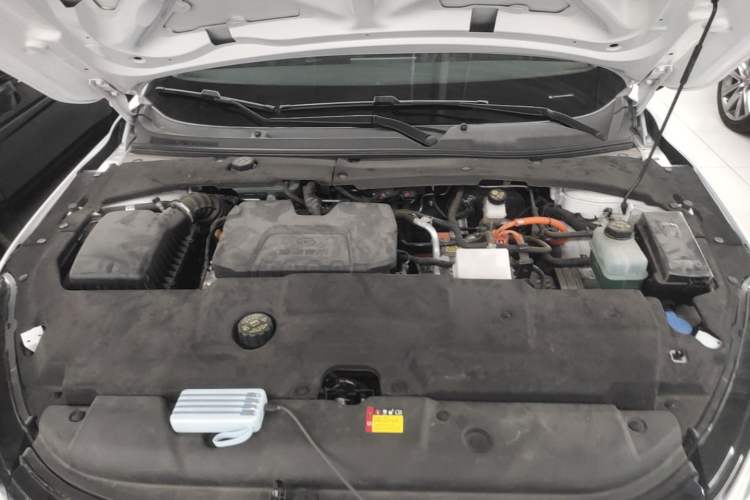 Used Wuling Xingguang 2024 Co-Creation Edition 70 Standard Model Engine Bay