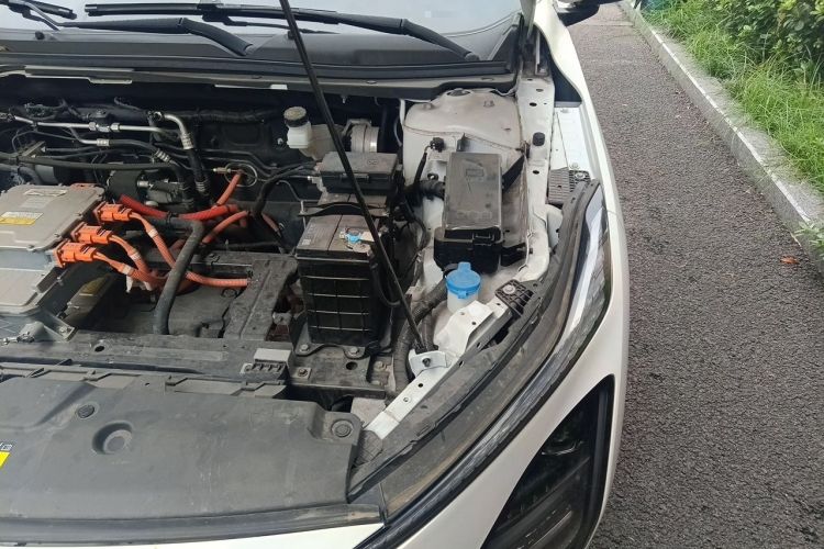 Used Wuling Xingguang 2024 Co-Creation Edition 410 Standard Model Engine Bay Left