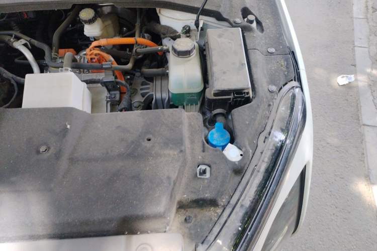 Used Wuling Xingguang 2024 Co-creation Edition 150 Standard Model Engine Bay Left