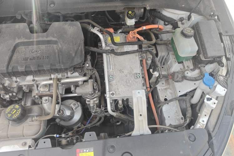Used Wuling Xingguang 2024 Co-Creation Edition 150 Flagship Model Engine Bay Left