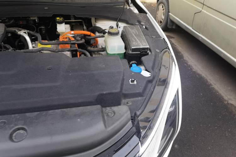 Used Wuling Xingguang 2024 Co-Creation Edition 150 Flagship Model Engine Bay Left