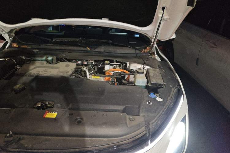 Used Wuling Xingguang 2024 Co-Creation Edition 150 Flagship Model Engine Bay Left