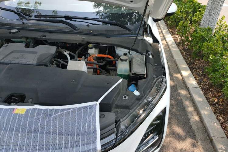 Used Wuling Xingguang 2024 Co-creation Edition 150 Standard Model Engine Bay Left