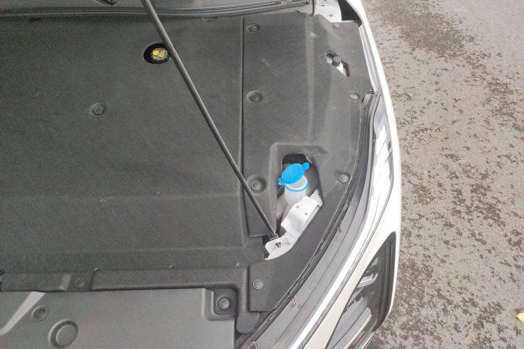 Used Wuling Xingguang 2024 Co-Creation Edition 510 Advanced Model Engine Bay Left