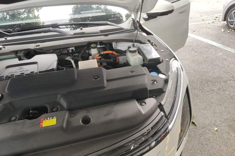 Used Wuling Xingguang 2024 Co-Creation Edition 150 Advanced Model Engine Bay Left