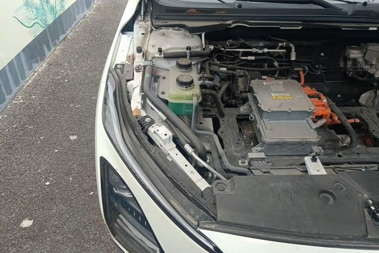 Used Wuling Xingguang 2024 Co-Creation Edition 410 Standard Model Engine Bay Right