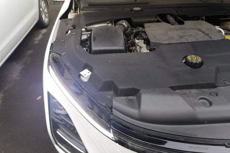 Used Wuling Xingguang 2024 Co-Creation Edition 150 Flagship Model Engine Bay Right