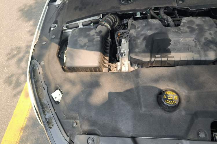 Used Wuling Xingguang 2024 Co-Creation Edition 70 Standard Model Engine Bay Right