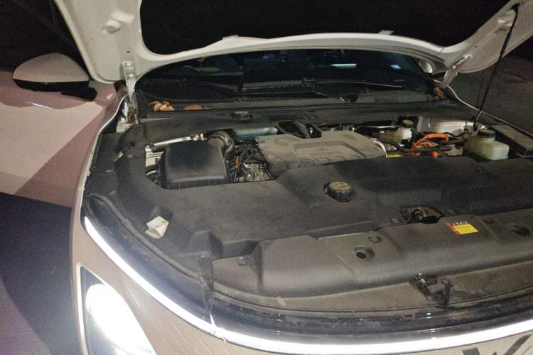 Used Wuling Xingguang 2024 Co-Creation Edition 150 Flagship Model Engine Bay Right