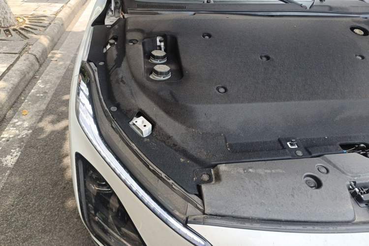 Used Wuling Xingguang 2024 Co-Creation Edition 510 Advanced Model Engine Bay Right