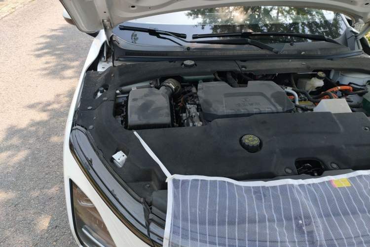 Used Wuling Xingguang 2024 Co-creation Edition 150 Standard Model Engine Bay Right