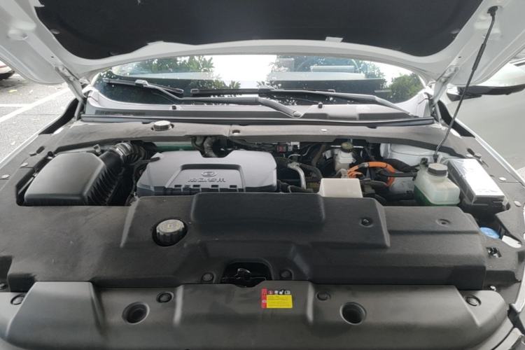 Used Wuling Xingguang 2024 Co-Creation Edition 150 Advanced Model Engine Bay