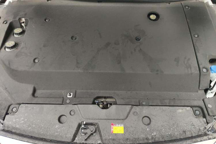 Used Wuling Xingguang 2024 Co-Creation Edition 510 Advanced Model Engine Bay
