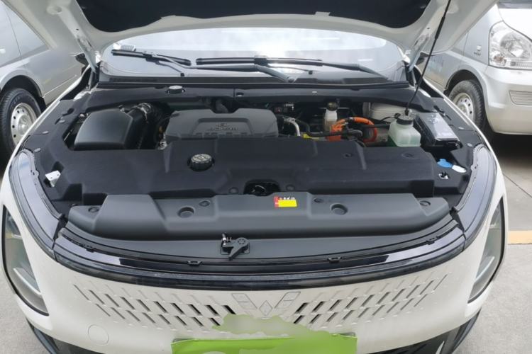 Used Wuling Xingguang 2024 Co-Creation Edition 150 Flagship Model Engine Bay