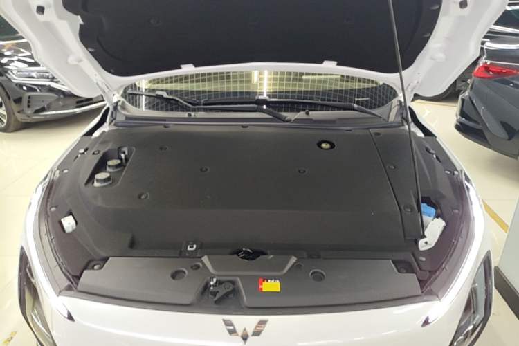 Used Wuling Xingguang 2024 Co-Creation Edition 510 Advanced Model Engine Bay