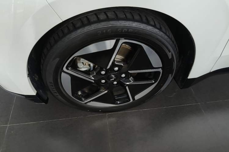 Used Wuling Xingguang 2024 Co-Creation Edition 510 Advanced Model Exterior 4
