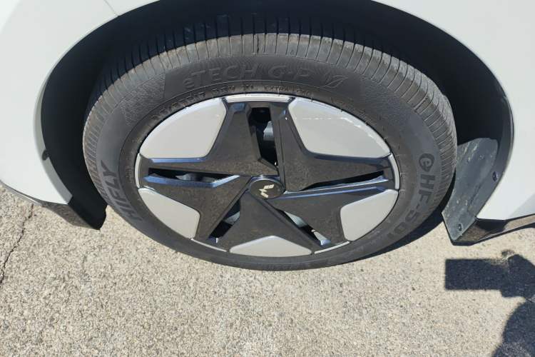 Used Wuling Xingguang 2024 Co-Creation Edition 410 Standard Model Exterior 4