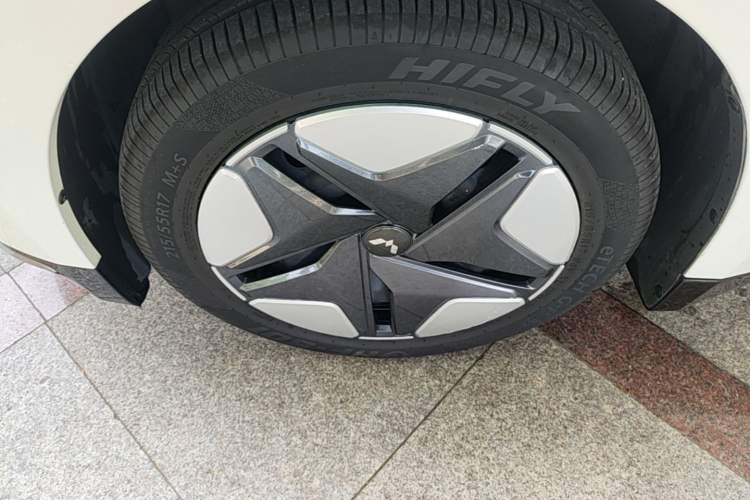 Used Wuling Xingguang 2024 Co-Creation Edition 410 Standard Model Exterior 4