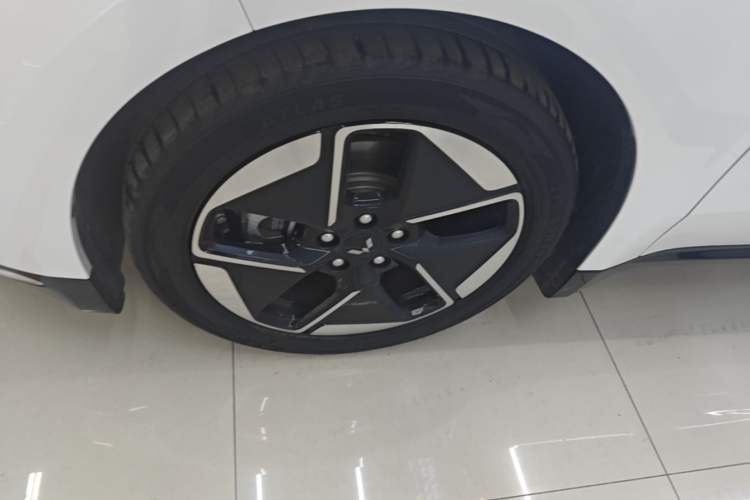 Used Wuling Xingguang 2024 Co-Creation Edition 510 Advanced Model Exterior 4
