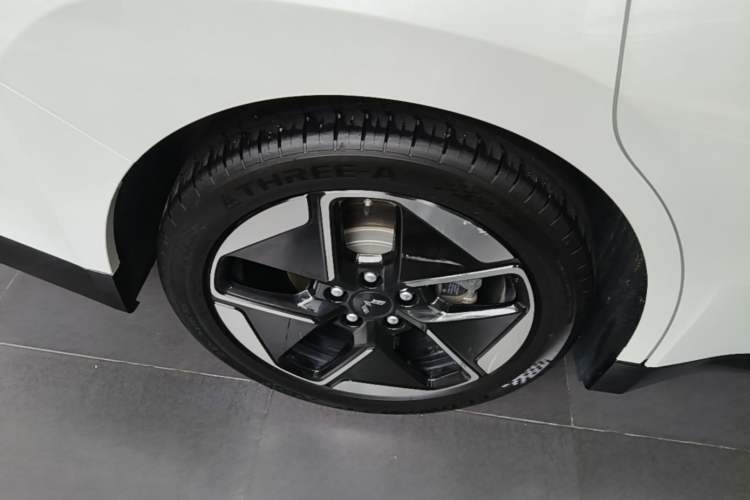 Used Wuling Xingguang 2024 Co-Creation Edition 510 Advanced Model Exterior 5