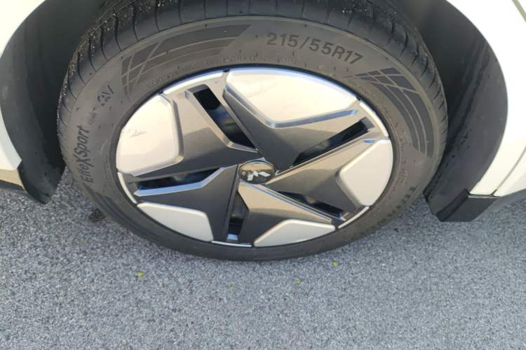Used Wuling Xingguang 2024 Co-Creation Edition 410 Standard Model Exterior 5