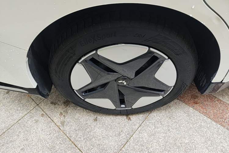 Used Wuling Xingguang 2024 Co-Creation Edition 410 Standard Model Exterior 5