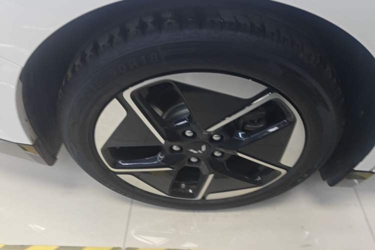 Used Wuling Xingguang 2024 Co-Creation Edition 510 Advanced Model Exterior 5