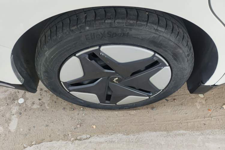 Used Wuling Xingguang 2024 Co-Creation Edition 410 Standard Model Exterior 5