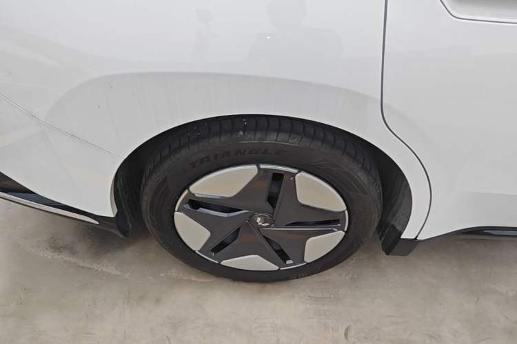 Used Wuling Xingguang 2024 Co-Creation Edition 410 Standard Model Exterior 5