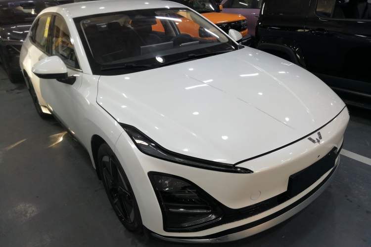 Used Wuling Xingguang 2024 Co-Creation Edition 510 Advanced Model Front Right 45 Deg