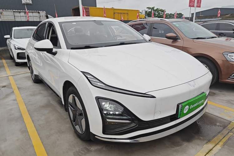 Used Wuling Xingguang 2024 Co-Creation Edition 410 Standard Model Front Right 45 Deg