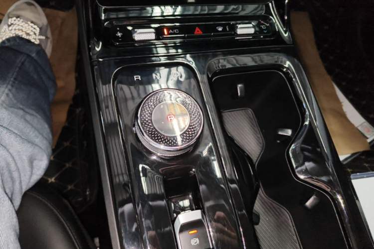 Used Wuling Xingguang 2024 Co-creation Edition 150 Standard Model Gear Lever