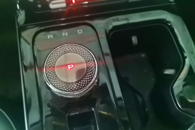 Used Wuling Xingguang 2024 Co-Creation Edition 510 Advanced Model Gear Lever