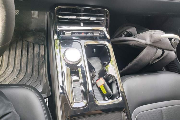 Used Wuling Xingguang 2024 Co-Creation Edition 410 Standard Model Gear Lever