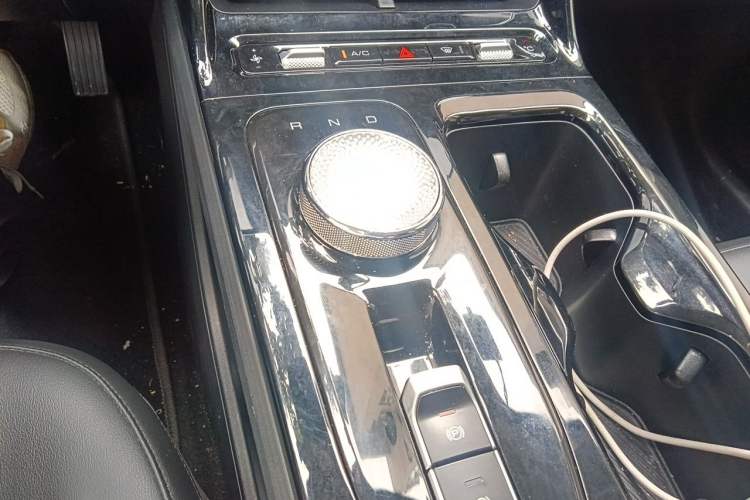 Used Wuling Xingguang 2024 Co-Creation Edition 410 Standard Model Gear Lever