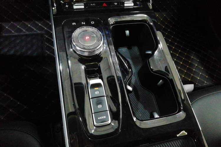 Used Wuling Xingguang 2024 Co-Creation Edition 510 Advanced Model Gear Lever