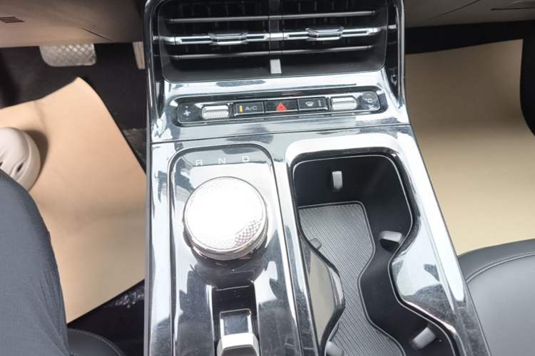 Used Wuling Xingguang 2024 Co-creation Edition 150 Standard Model Gear Lever