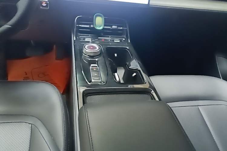 Used Wuling Xingguang 2024 Co-Creation Edition 510 Advanced Model Gear Lever