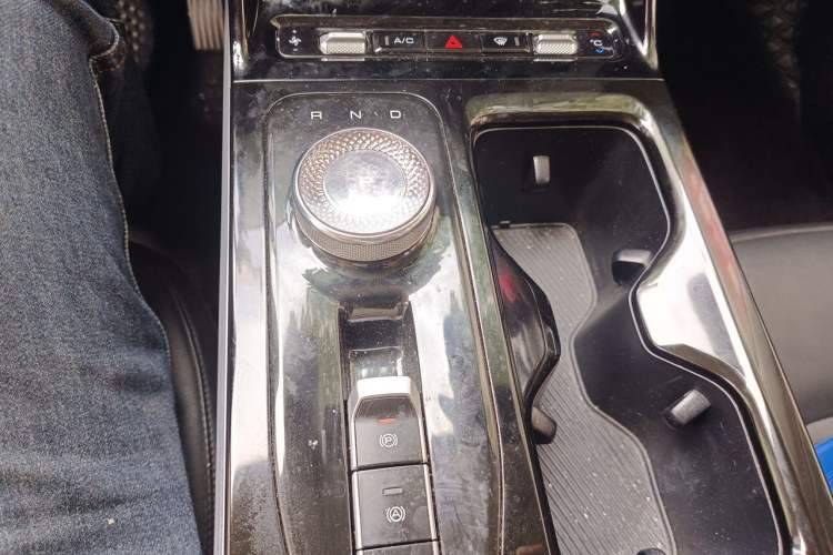 Used Wuling Xingguang 2024 Co-Creation Edition 510 Advanced Model Gear Lever
