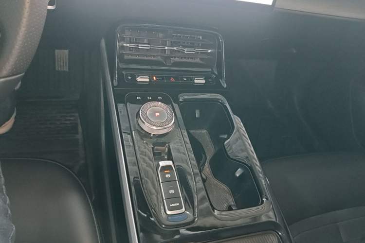 Used Wuling Xingguang 2024 Co-Creation Edition 510 Advanced Model Gear Lever