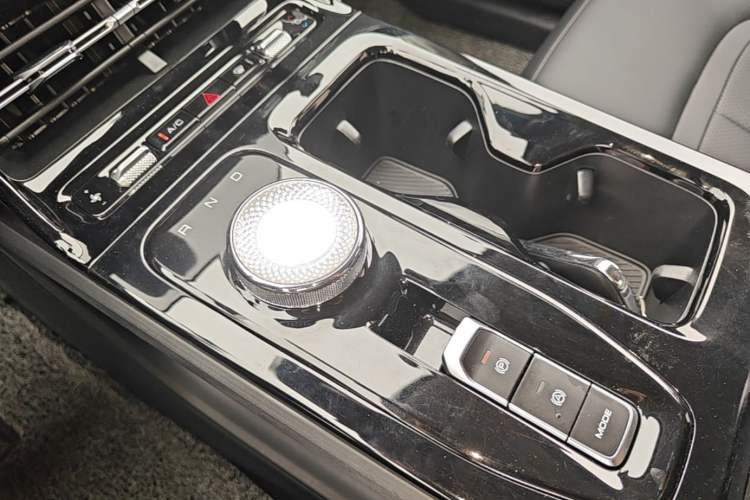 Used Wuling Xingguang 2024 Co-Creation Edition 410 Standard Model Gear Lever