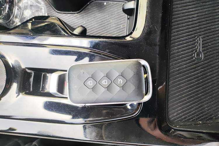Used Wuling Xingguang 2024 Co-Creation Edition 410 Standard Model Interior 1